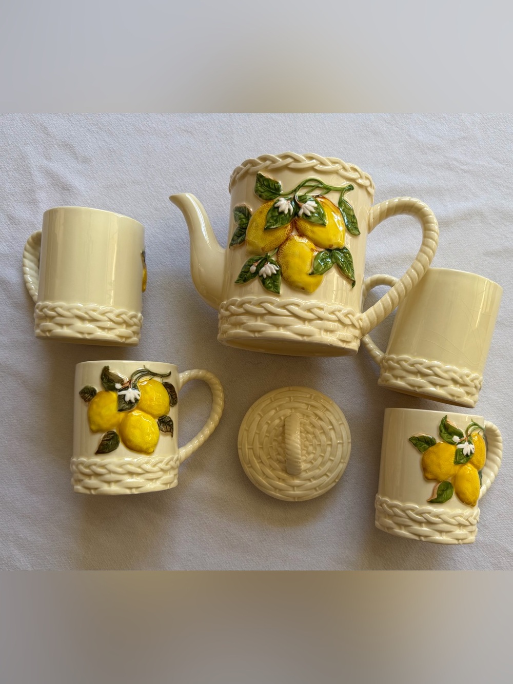VTG Italian Majolica Cream Ceramic Teapot & 4 mugs with Raised Lemon Design